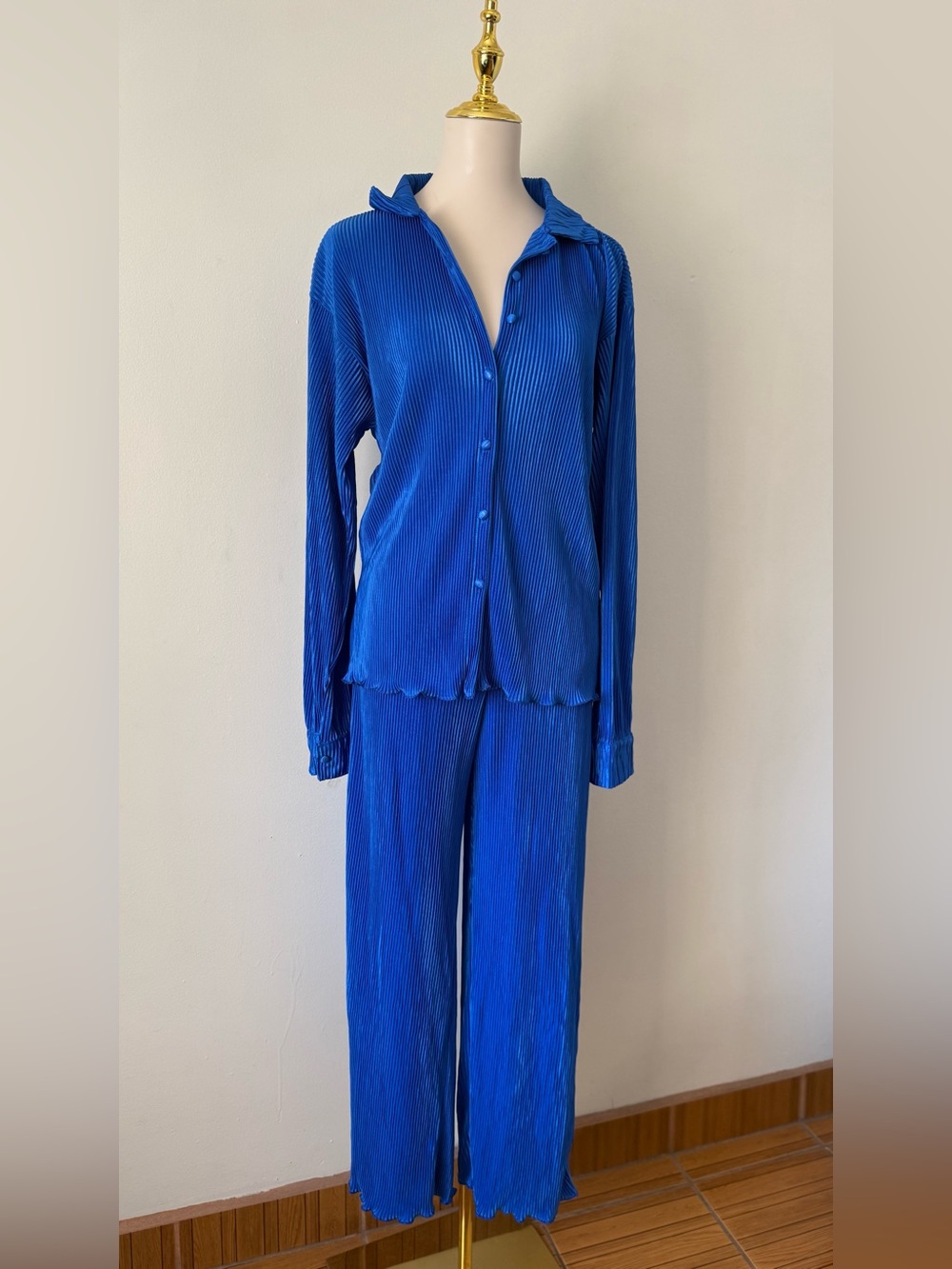 NWOT ! Women's Royal Blue Pleated Lounge Set Size M Summer